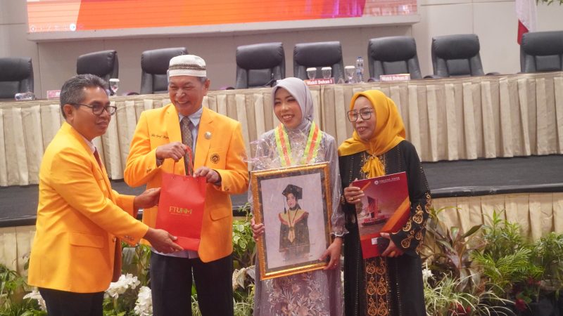 Potret Andi Fitri Novianti Saat Pemberian Penghargaan di Ramah Tamah FT, (Foto: Muhammad Yusran)