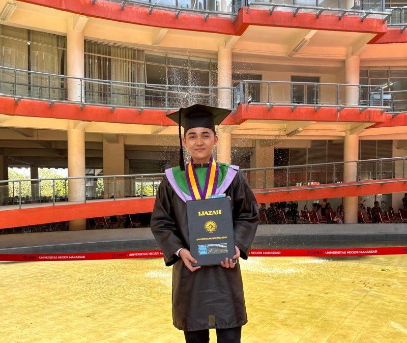 Potret Reztu Dwi Sakti M, wisudawan terbaik FBS periode April 2026, (Foto: Ist.)