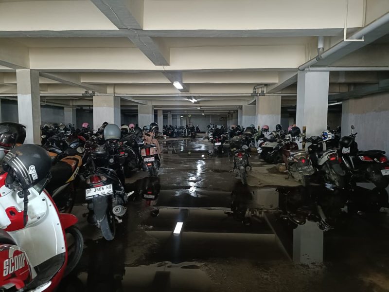 Potret Parkiran Basement FEB, (Foto: Nurul Adhani Ilham)