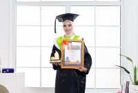 Nur Atirah, wisudawan terbaik FIKK UNM dengan IPK 3,99, (Foto: Ist.)