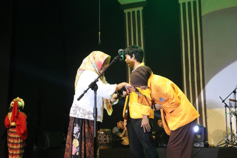 Potret Ketua Program Studi Teknologi Pendidikan Saat Mengukuhkan Angkatan 2024, (Foto: Muh Apdal Adriansyah)