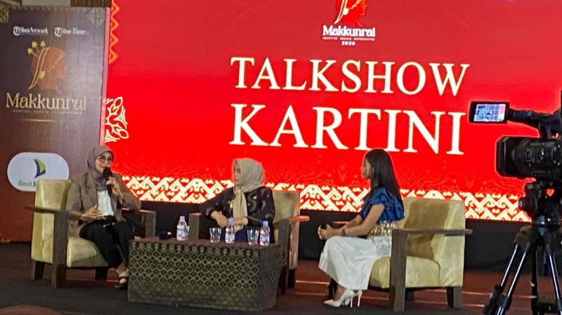 Potret Pelaksana Tugas (Plt) Rektor Universitas Negeri Makassar (UNM), Farida Patittingi dalam Talkshow Kartini Expo, (Foto: Ficka Aulia Khaerunnisa)
