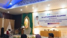 Potret Ketua Dewan Pengurus Pusat Ikatan Keluarga Alumni Universitas Negeri Makassar Memberikan Sambutan, (Foto: Ist.)