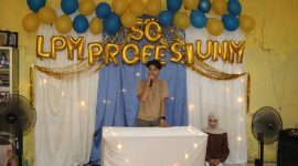 Potret Yusri Saputra saat Menyampaikan Sambutannya dalam Kegiatan Harlah LPM Profesi UNM yang Ke-50. (Foto: Dok. Profesi)