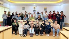 Sesi foto bersama dalam agenda pelatihan penulisan berita dan persuratan, (Foto: St. Masyita Rahmi)