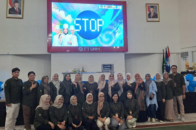 Foto Bersama Mahasiswa dan Dosen Program Studi D4 Tata Boga FT UNM, (Foto: Ratna Wulandari)