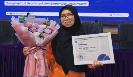 Taklukkan Rasa Tak Percaya Diri, Mahasiswi FBS Raih Mawapres I Universitas