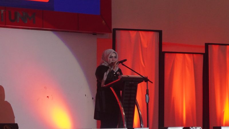Potret Ketua Panitia saat Menyampaikan Laporan (Foto: Alyani Fajrina Nursyabri)