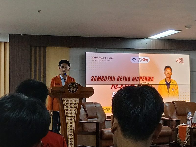 Potret Fahresi saat Beri Sambutan dalam Kegiatan Seminar Workshop Entrepreneur Himagara, (Foto: Muhammad Syarief)
