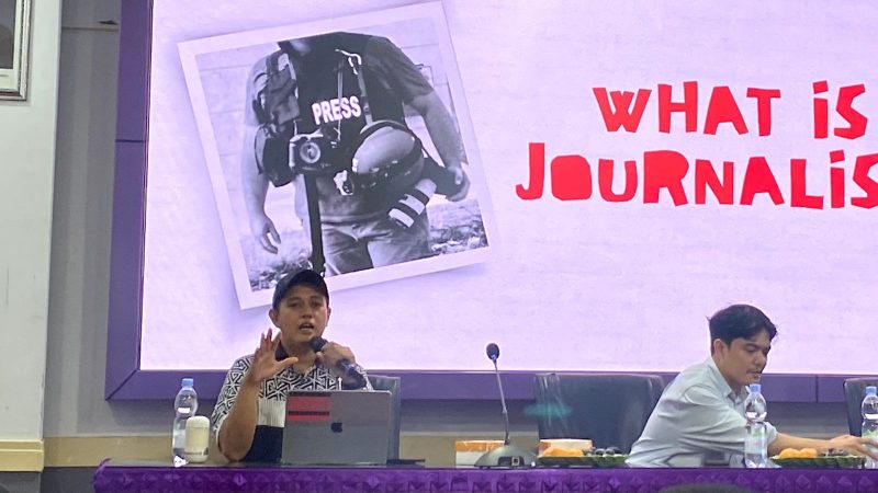 Potret Sanovra JR saat Pemaparan Materi, (Foto: Ficka Aulia Khaerunnisa)