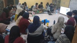 Suasana Rapat Pra Harlah LPM PROFESI UNM ( Foto: Muh. Yusran.)