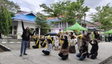 Latihan mahasiswa di pelataran dalam acara FSD Drawing Day, (Foto: Ist.)