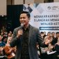Foto Seorang Calon Pemimpin Sedang Membangun Citra di Hadapan Publik, (Foto: AI)