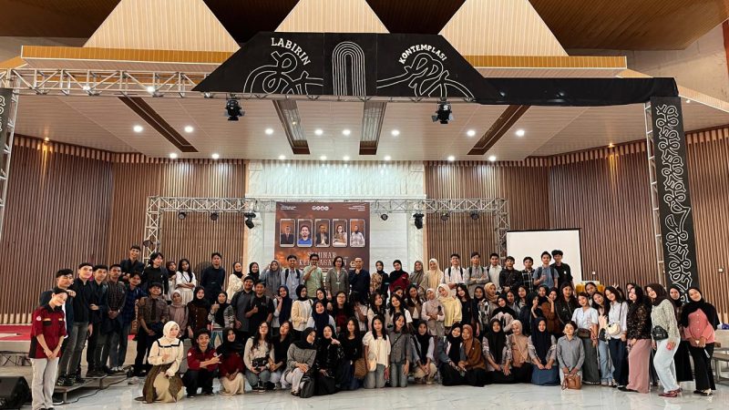Potret Bersama Pemateri dan Peserta Seminar (Foto: Ist.)