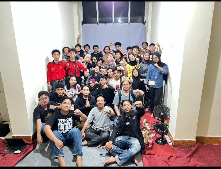 Potret Kader HIPMA Gowa Komisariat UNM Usai Nobar Film Pesta Babi, (Foto: Ist.)