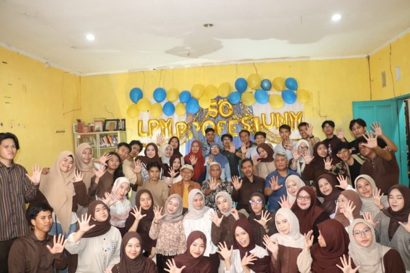 Potret Para Pengelola dan Demisioner Profesi UNM, (Foto: Dok. Profesi.)