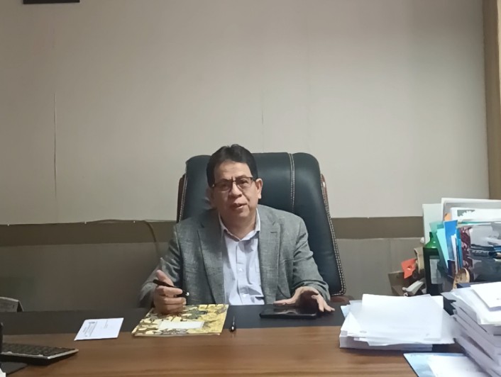Potret Dekan FMIPA Memberi Ucapan Hari Lahir Profesi UNM ke-50 Tahun, (Foto: Dok. Profesi)