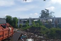 Kondisi Laboratorium Terpadu Fakultas Teknik yang hingga kini Mangkrak dan Tak Terurus, (Foto: Hafid Budiawan)