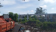 Kondisi Laboratorium Terpadu Fakultas Teknik yang hingga kini Mangkrak dan Tak Terurus, (Foto: Hafid Budiawan)