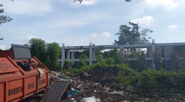 Kondisi Laboratorium Terpadu Fakultas Teknik yang hingga kini Mangkrak dan Tak Terurus, (Foto: Hafid Budiawan)