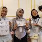 Potret Tiga Mahasiswi PKh FIP kenalkan inovasi Alat Baca Kata Berbasis Barcode, (Foto: Nur Syakika)