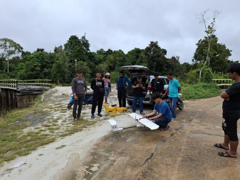 Potret Tim UNM Survei Lahan Cetak Sawah, (Foto: Ist.)