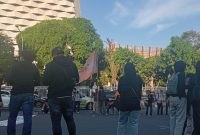 Suasana Aksi Reset Indonesia dan Evaluasi Kabinet di Depan Menara Pinisi (Foto: M. Zaky Asryan. A)