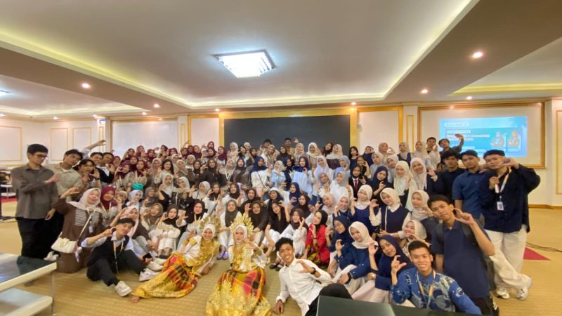 Foto Bersama Mahasiswa Angkatan 2024 Setelah Usai Gelar Kegiatan Career Reflection Day, (Foto:Ist.)