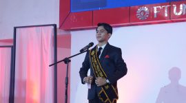 Potret Muh Asfar M Saat diatas Panggung, (Foto: Ist)