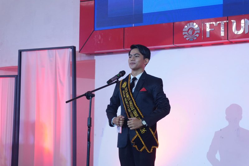 Potret Muh Asfar M Saat diatas Panggung, (Foto: Ist)