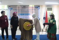 Pemukulan Gong Sebagai Pembuka Kegiatan Oleh Pembina LPM Penalaran, (Foto: Ist.)
