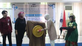 Pemukulan Gong Sebagai Pembuka Kegiatan Oleh Pembina LPM Penalaran, (Foto: Ist.)