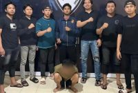 Tim Direktorat Reserse PPA dan PPO Polda Sulawesi Selatan saat Menangkap KH, Dosen FISH UNM, Tersangka Kasus Pelecehan Seksual,  (Foto: Int.)
