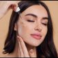 Potret seorang wanita sedang menggunakan skincare, (Foto: Int.)