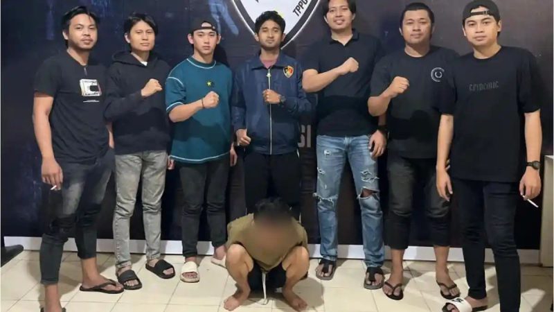 Tim dari Direktorat Reserse PPA dan PPO Polda Sulawesi Selatan saat menangkap K di Jalan Sinassara, Kelurahan Kaluku Bodoa, Kecamatan Tallo, Makassar, Sulsel, Senin (29/12/2025) dini hari, (Foto: Int.)