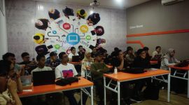 Potret peserta kegiatan yang mengamati sesi Run Inference of Gemma 4 Model on Cloud Run with RTX 6000 Pro GPU with vLLM, (Foto: Int.)