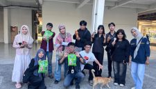 Potret Para Anggota Komunitas Kucing UNM Setelah Melakukan Street Feeding di Area Kampus, (Foto: Ist.)