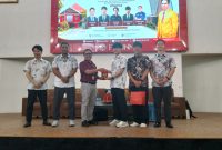 Sesi Pemberian Cendramata dalam Kuliah Tamu FT UNM, (Foto: St. Masyita Rahmi)