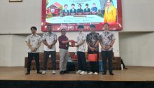 Sesi Pemberian Cendramata dalam Kuliah Tamu FT UNM, (Foto: St. Masyita Rahmi)