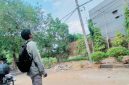 Potret Mahasiswa Sedang Kebingungan Arah Tujuannya (Foto: Muhammad Yusran).