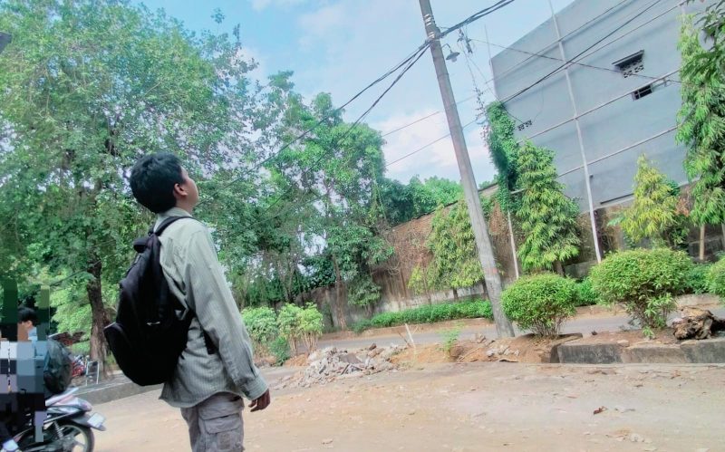 Potret Mahasiswa Sedang Kebingungan Arah Tujuannya (Foto: Muhammad Yusran).