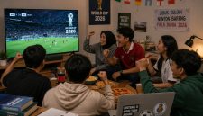 Ilustrasi Mahasiswa Menonton Piala Dunia Saat Libur Kuliah, (Foto:AI.)