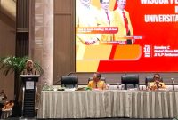 Pelaksana Tugas (Plt) Rektor Universitas Negeri Makassar (UNM), Farida Patittingi Memberikan Sambutan, (Foto: St. Masyita Rahmi)