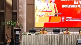 Pelaksana Tugas (Plt) Rektor Universitas Negeri Makassar (UNM), Farida Patittingi Memberikan Sambutan, (Foto: St. Masyita Rahmi)
