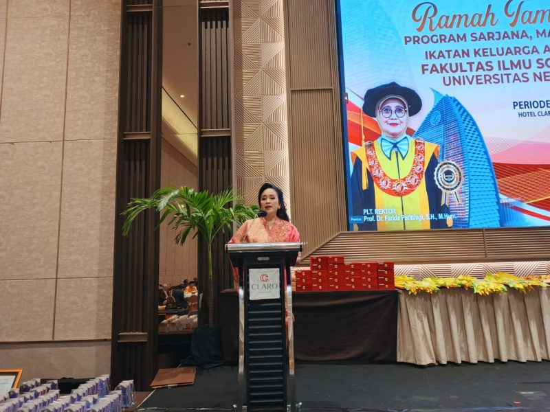 Potret Lulusan Doktor Terbaik Nina Agustina saat Menyampaikan Pidato, (Foto: Muh Apdal Ardiansyah)