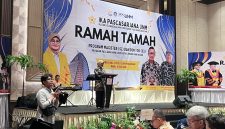 Potret Plt Rektor UNM Farida Patittingi saat Menyampaikan Sambutan, (Foto: Putri Salsabila)