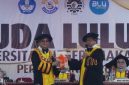 Potret Plt Rektor saat Menyerahkan Daftar Nama Wisudawan Periode Juni kepada Sekretaris Jenderal DPP IKA UNM, (Foto: Dok Profesi)