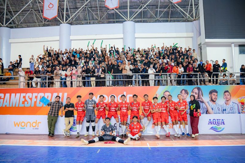 Foto Bersama Tim Futsal UNM dan Supporter, (Foto: Ist.)