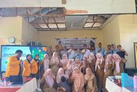 Foto bersama Tim Dosen S2 Pendidikan Fisika dan Guru SMAN 2 Maros, (Foto: Ist.)