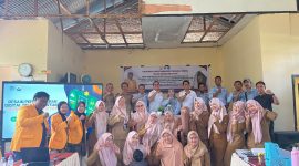 Foto bersama Tim Dosen S2 Pendidikan Fisika dan Guru SMAN 2 Maros, (Foto: Ist.)